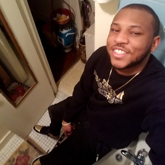 Welcome to Jameel's closet - Picture 2 of 10